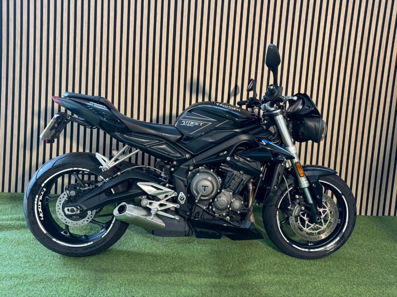 Moto TRIUMPH STREET TRIPLE de seguna mano del año 2019 en Madrid