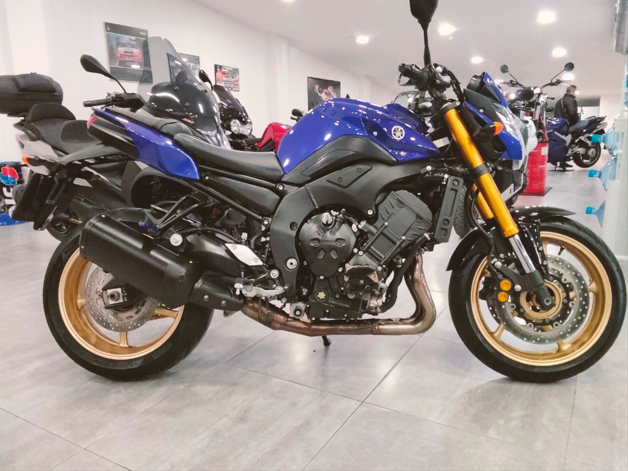 Moto YAMAHA FAZER8 N de seguna mano del año 2014 en Málaga